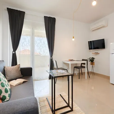 T&T Sea View Apartments Trogir Exterior photo